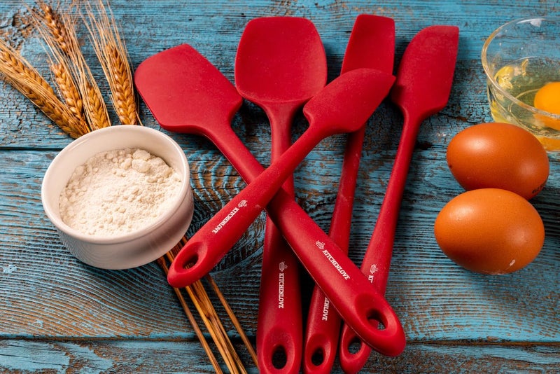 Kitchen Love مجموعة ملعقات سيليكون 5 قطع مقاومة للحرارة حتى 600°F من كيتشن لوف - غير لاصقة مع نواة من الحديد الصلب عالي الجودة - تصميم قطعة واحدة بدون لحامات - خالية من BPA (أحمر) - Image 2